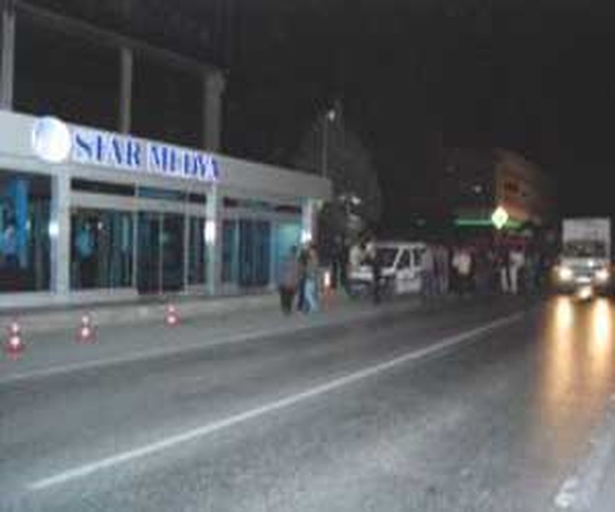 MHP'liler Star Gazetesi'ni Taşladı