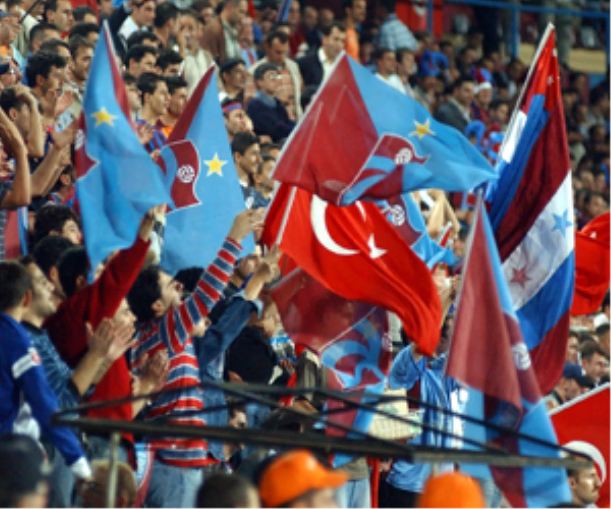 Trabzonspor Yönetim Kurulu: Taraftarlarımız Takımlarıyla Ne Kadar Övünse Azdır