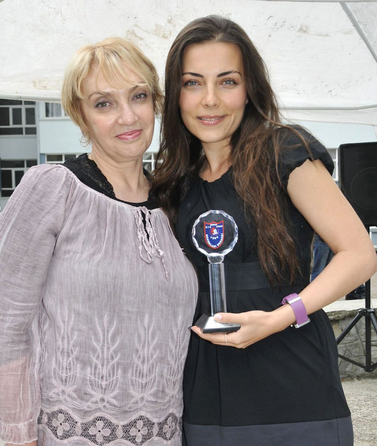 Burcu Kara'yı Ağlatan Ödül