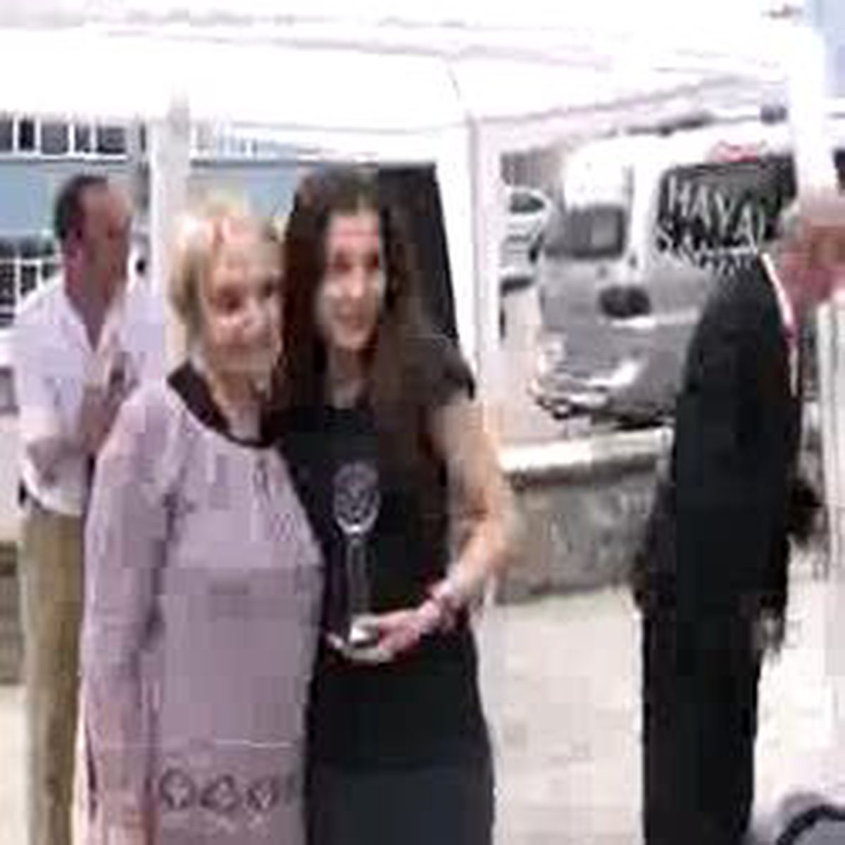 Burcu Kara'yı Ağlatan Ödül