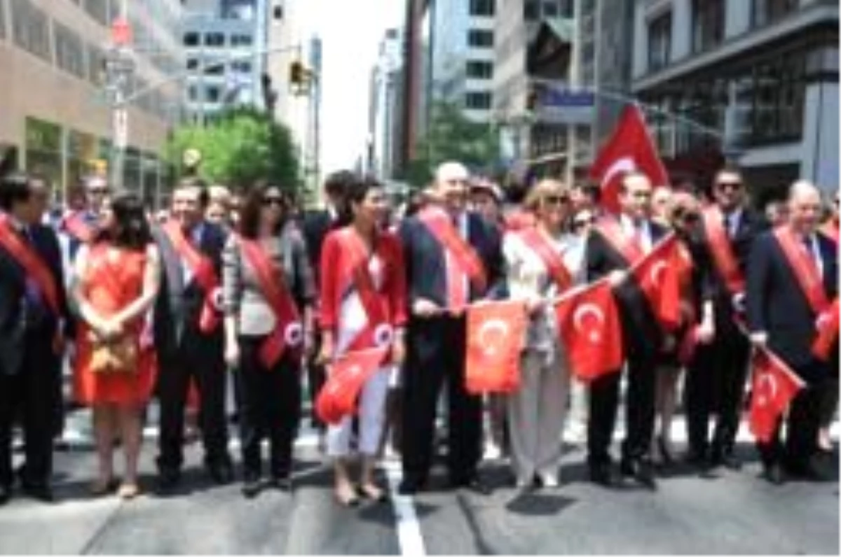 New York\'ta Türk Günü Yürüyüşü Başladı