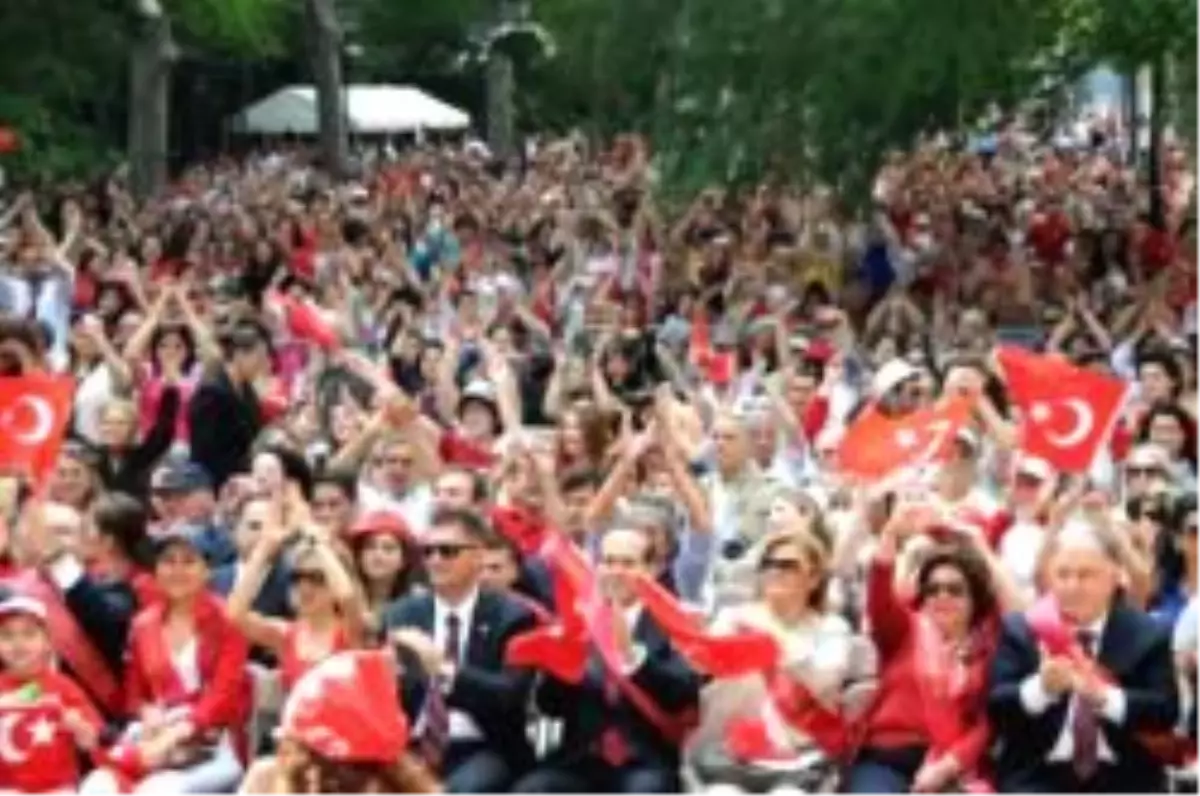 New York Türk Günü Yürüyüşü ve Festivali\'nde Coşku