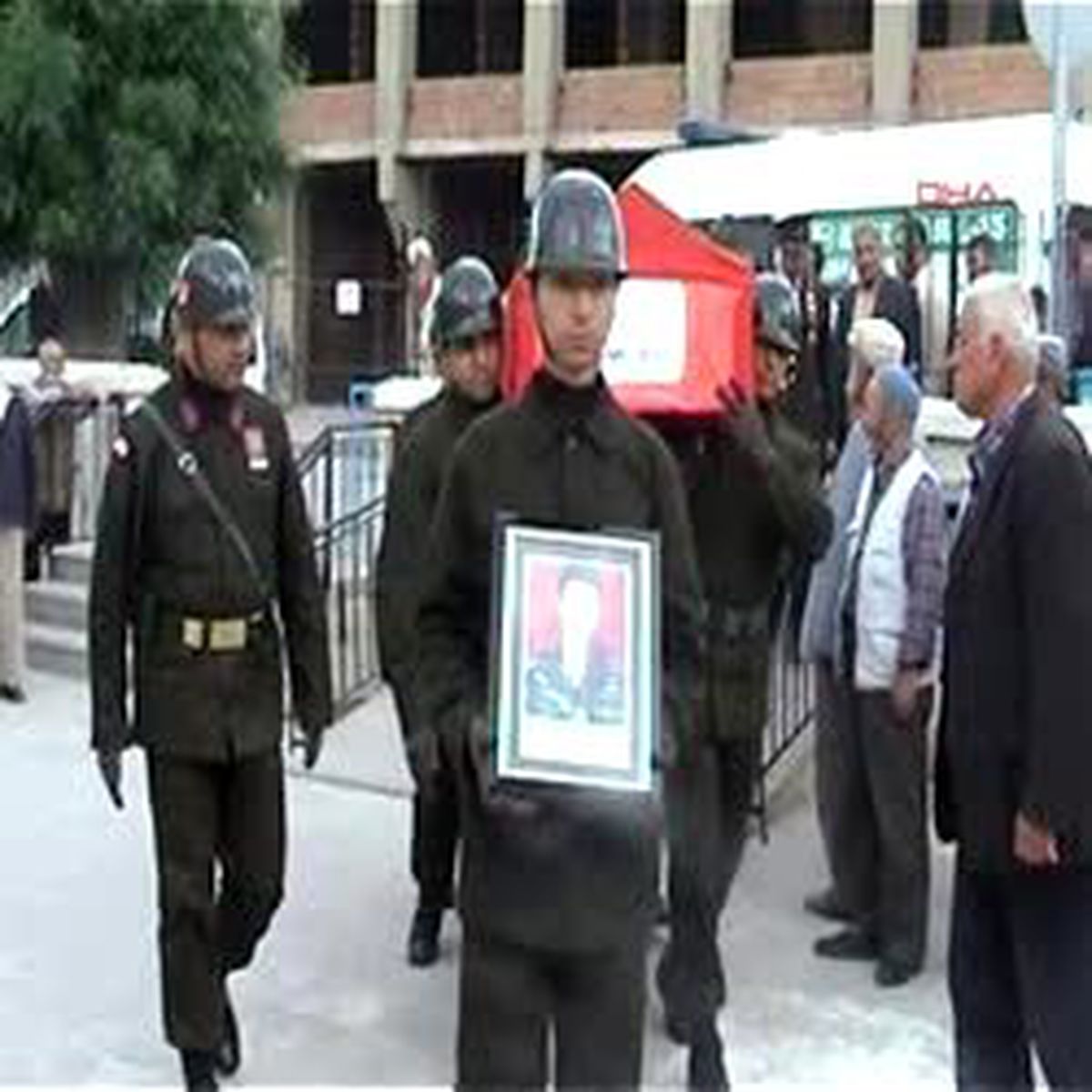 Nöbet Kulübesinden Düşüp Şehit Olan Asker Toprağa Verildi