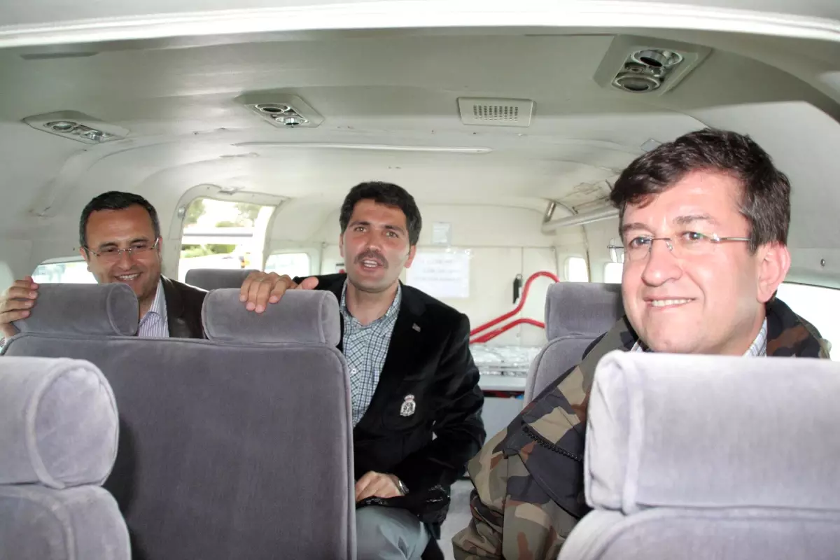 Vali ve Başkan Akrobasi Uçağında Soğuk Terler Döktü