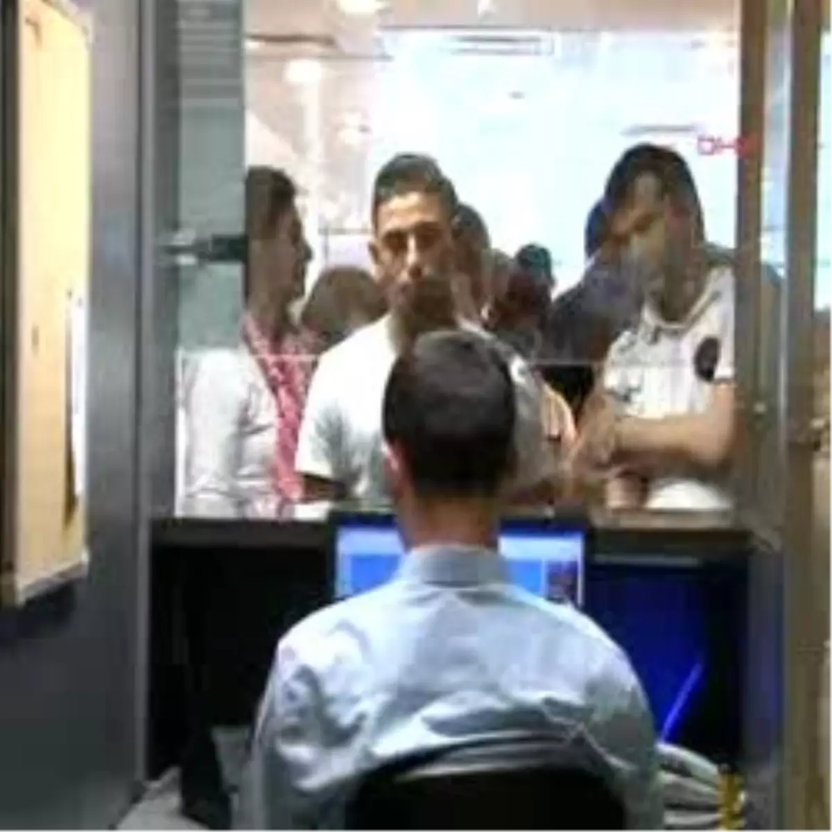 Beşiktaş\'ın Yeni Transferi Burak Kaplan, İstanbul\'a Geldi