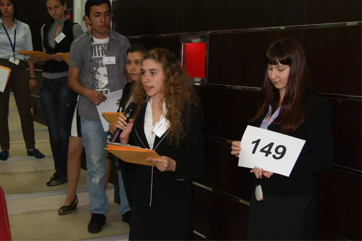 Pagev Gençlik Münazara Yarışması’nın İkincisi Düzenlendi