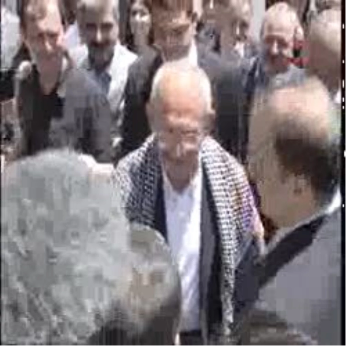 Kılıçdaroğlu, Diyarbakır\'da Erdoğan\'ı Bölücülüklü Suçladı