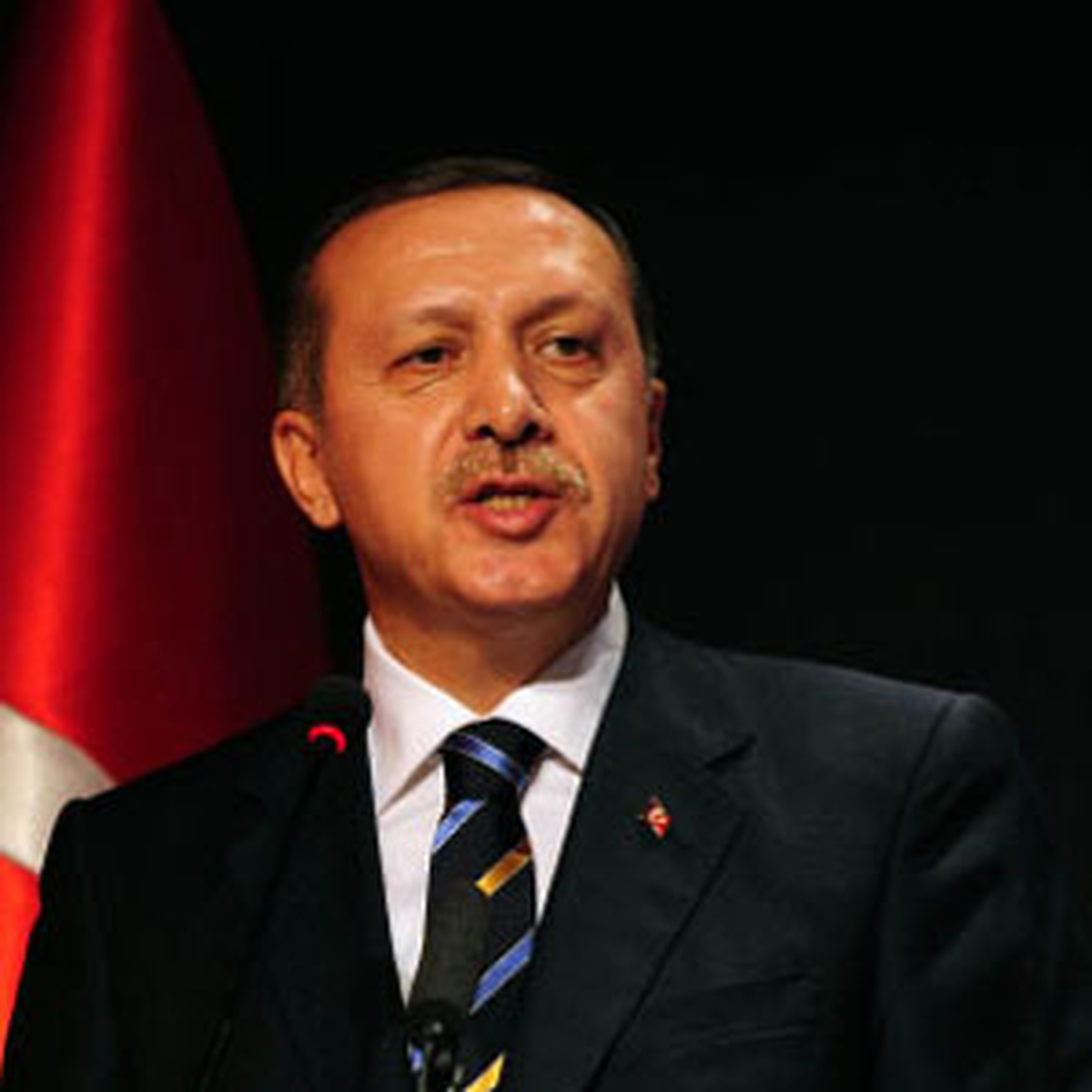 'Erdoğan O Sanatçılardan Özür Dilemeli'