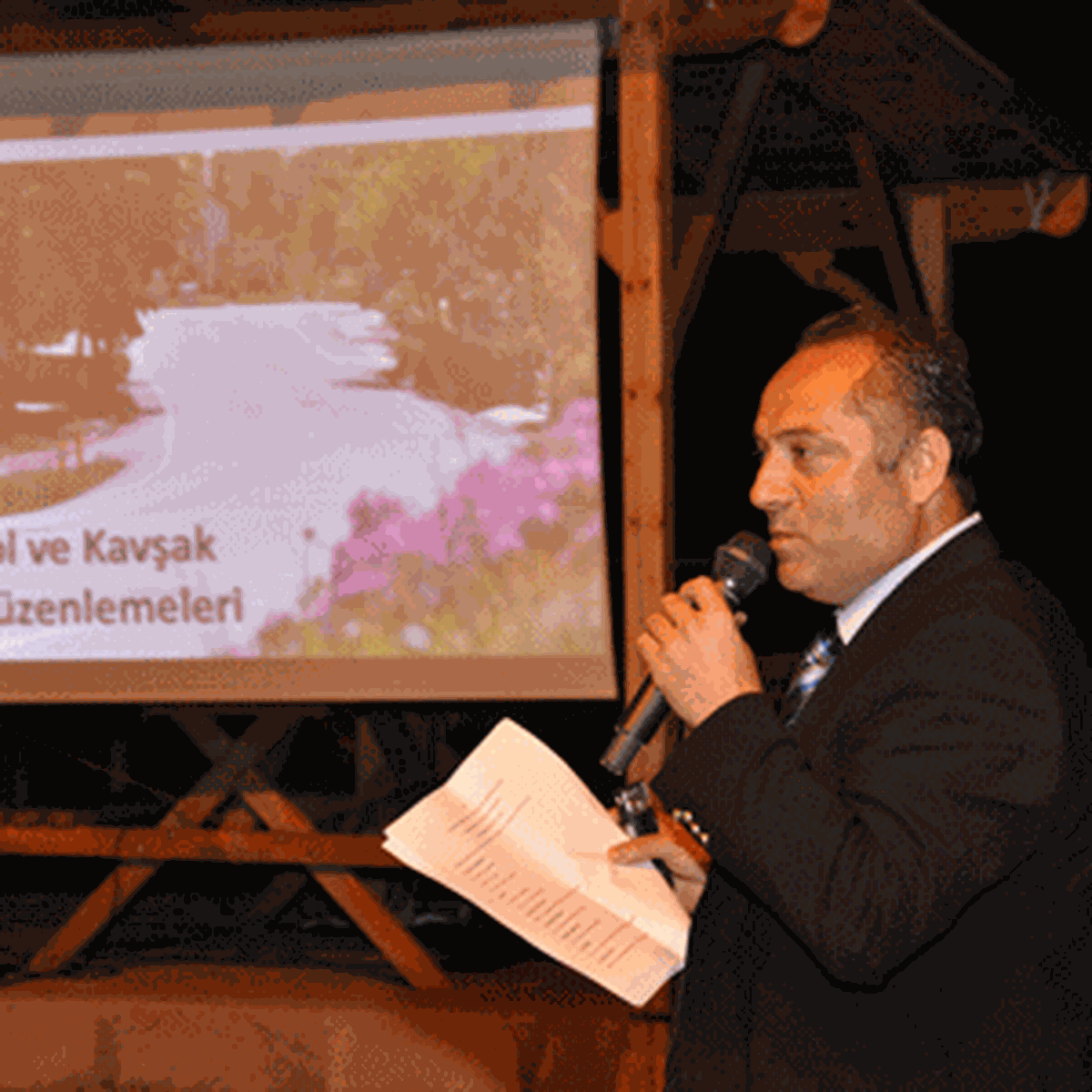 Karabalık, 'Sağanak Sağanak Hizmet Yağıyor'