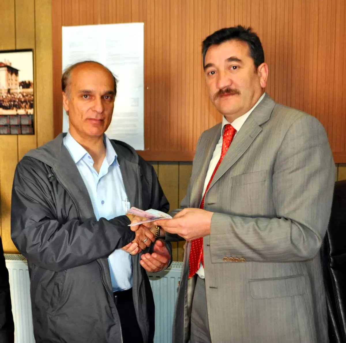 Emekli Olabilmek İçin Sgk\'ya Ödeyeceği Parayı Otobüste Düşürdü