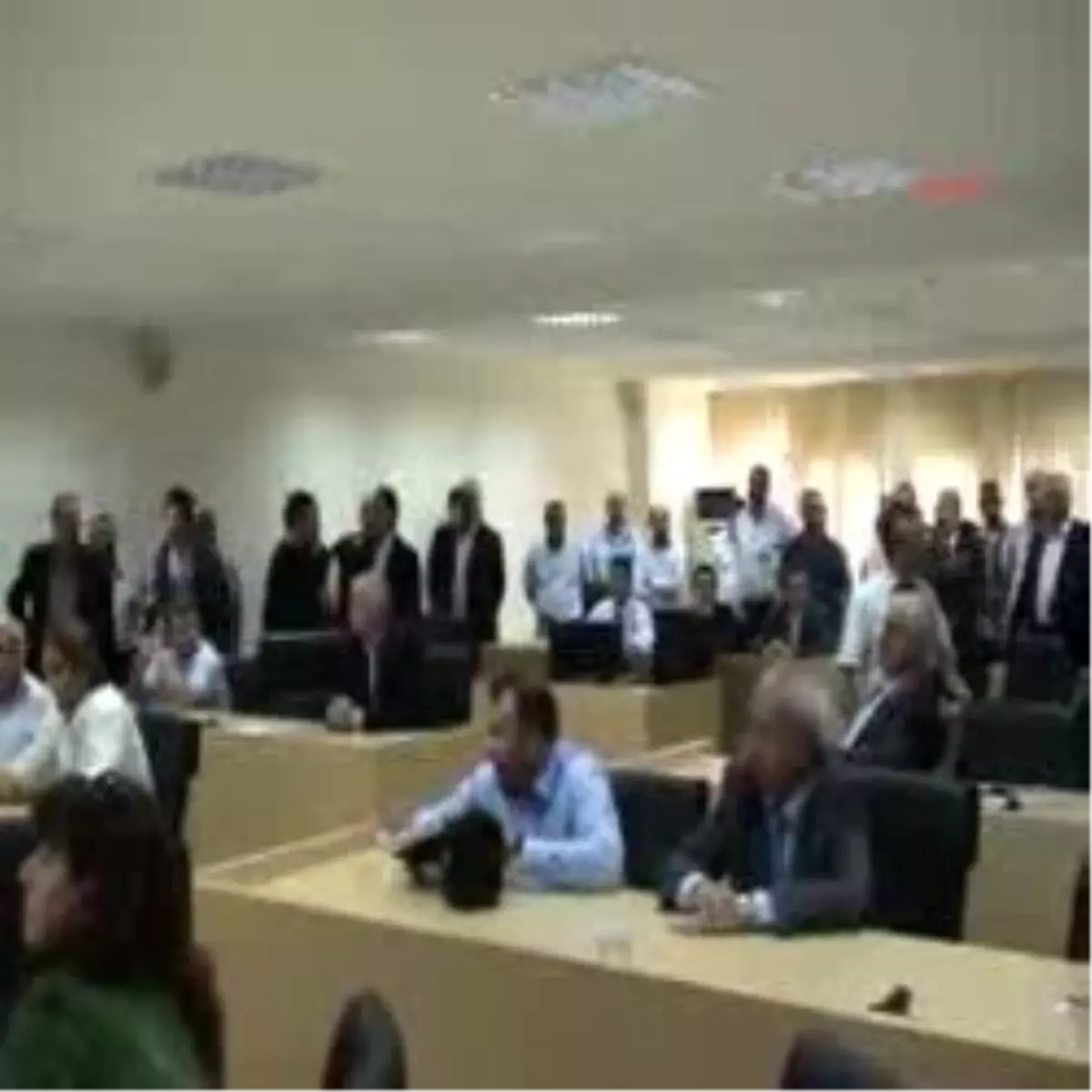 Minibüsçüler Başkana Yumurta Fırlattı