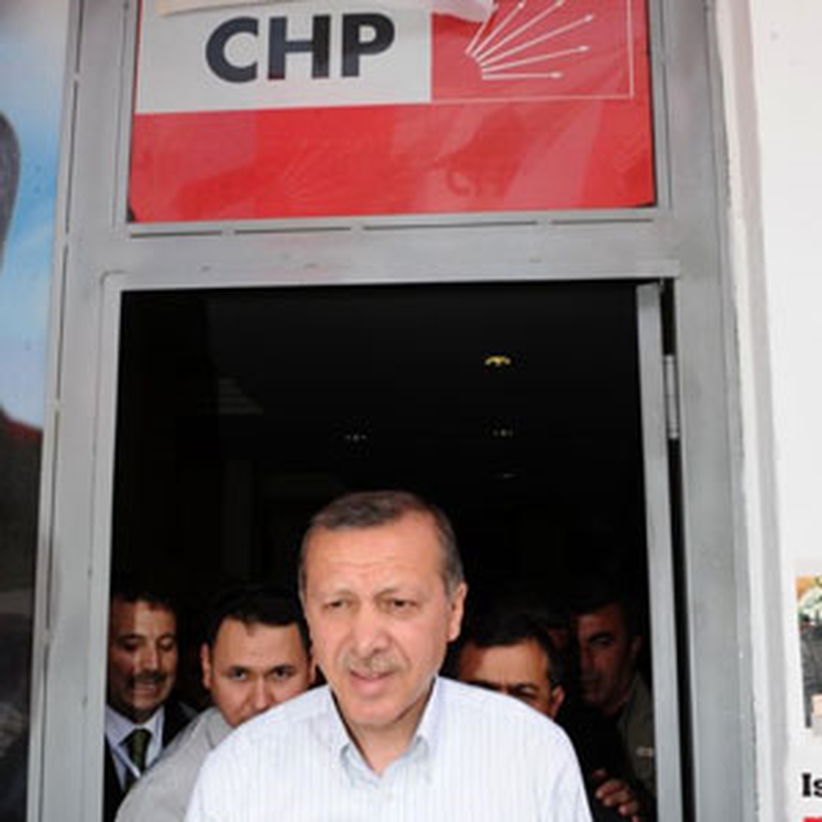 Başbakan\'dan CHP\'ye Sürpriz Ziyaret