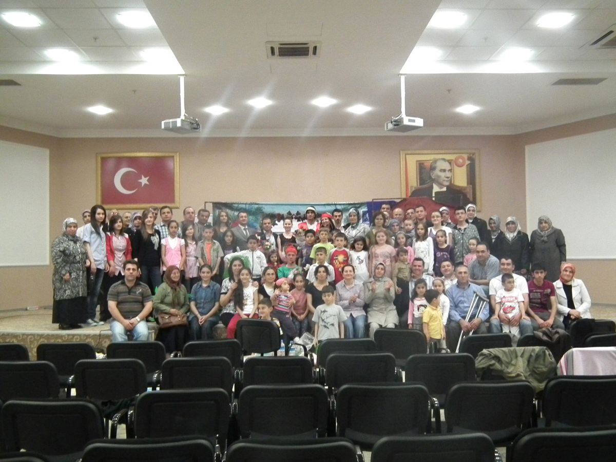 Besaş Ailesi Tiyatroda Buluştu