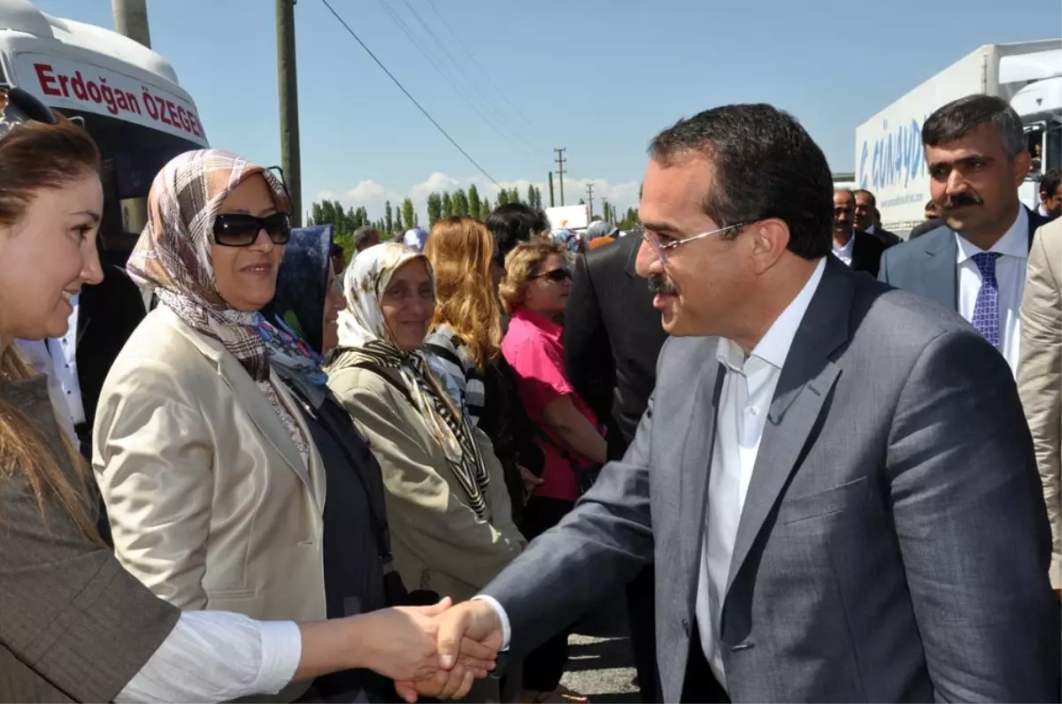 Eski Bakanı Ergin: Siyasiler, Toplum Mühendislerinin Tuzaklarına Düşmeyecek