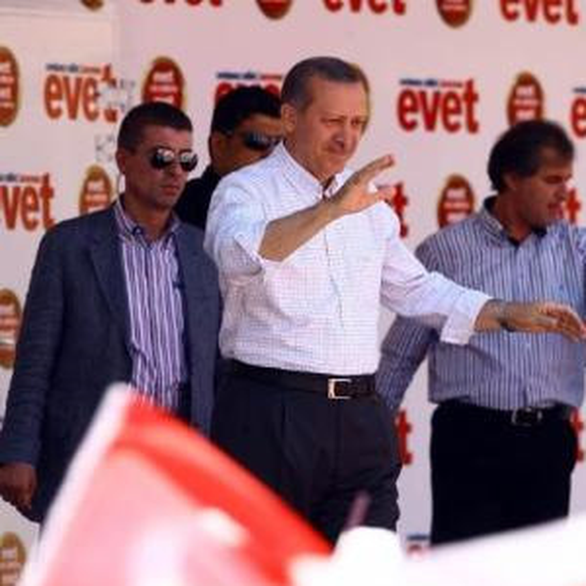 \'Genel Başkan Değil Süpermen Mübarek\'