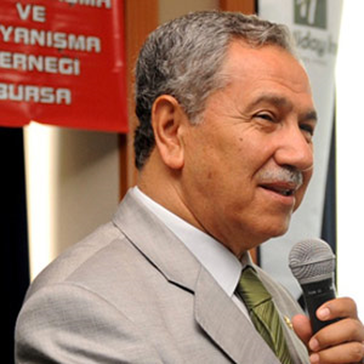 'Kart Kurt' Ağzını Bozdurdu