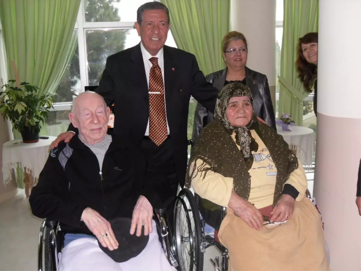 Oral, Siyaset Arkadaşıyla Huzurevinde Karşılaştı