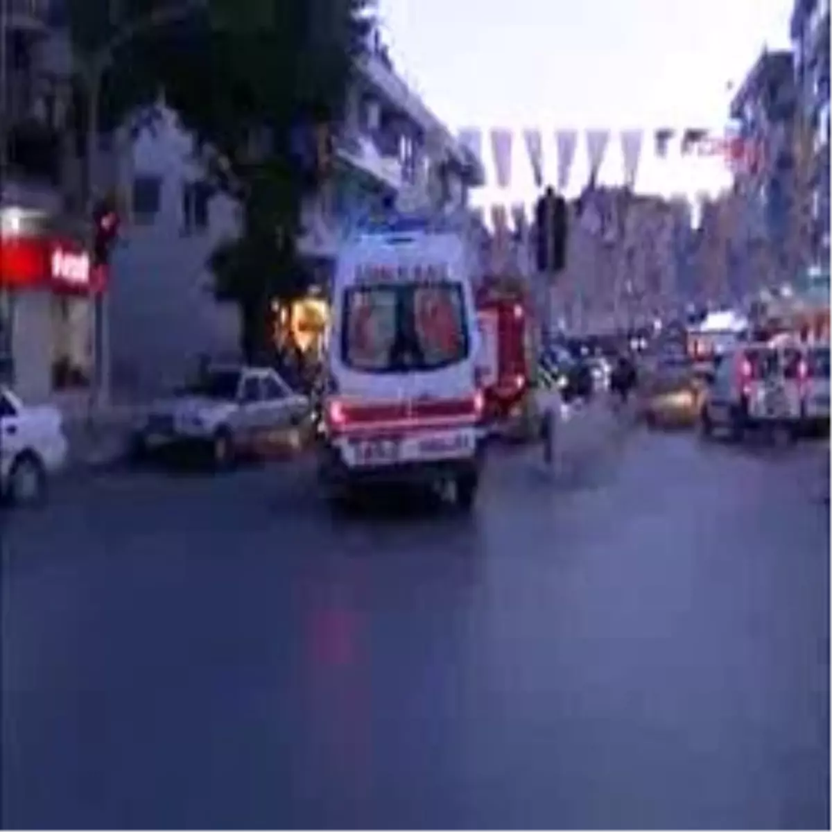 Fren Yerine Gaza Bastı: 11 Yaralı