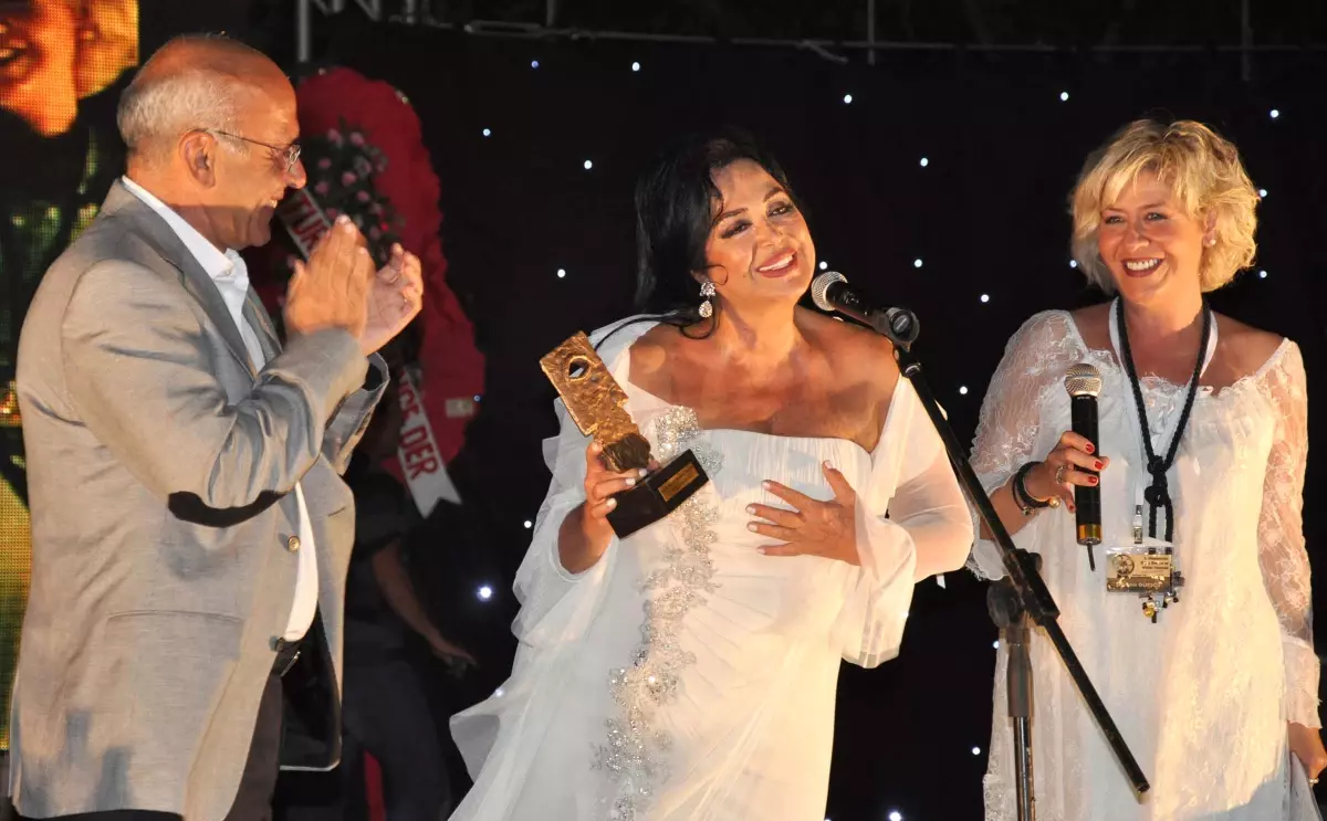 Türkan Şoray\'a \'fahri Hemşehrilik\' Beratı