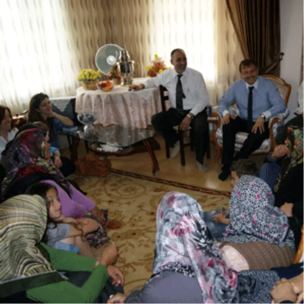 AK Parti Bursa Milletvekili Adayı Hakan Çavuşoğlu, Nilüfer\'de