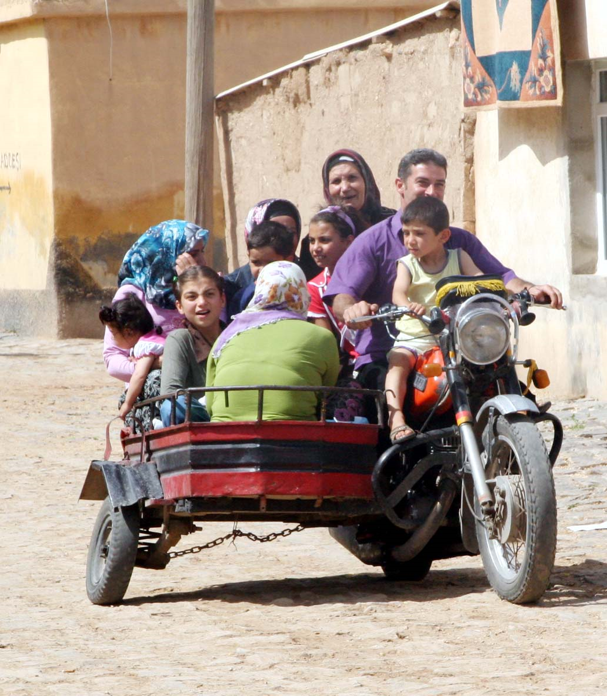 Bir Motosiklette 10 Kişi