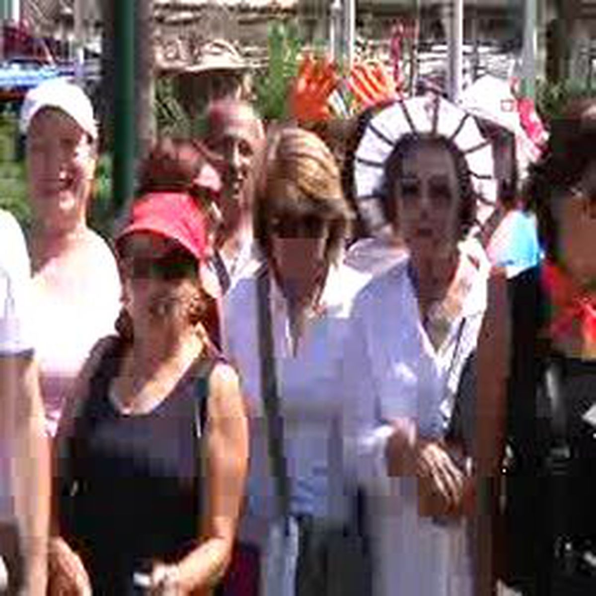Eyleme Gittiler, Üç Traktör Çöp Topladılar