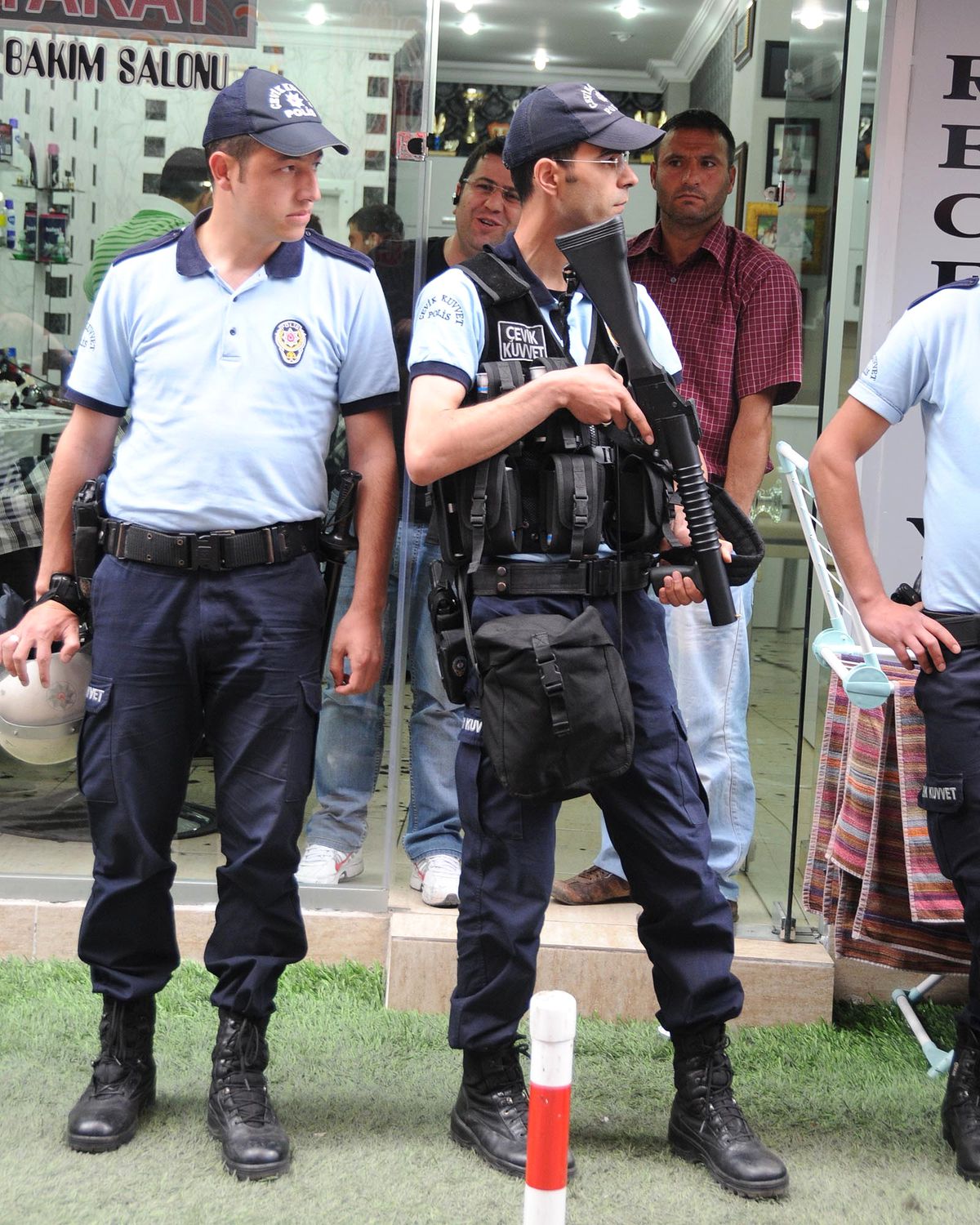 Hopa'daki Olayları Protesto Etmek İsteyen Gruba Polis Ablukası
