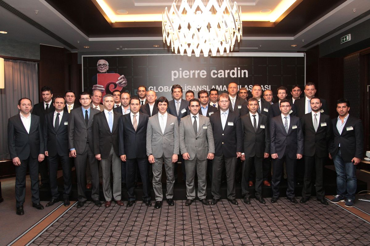 Pierre Cardin Lisansını Dünyaya Aydınlı Grup Verecek