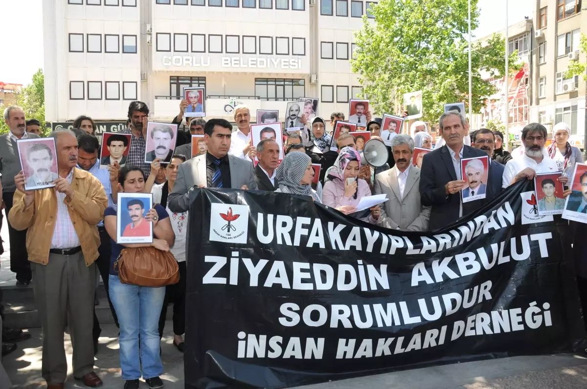 Şanlıurfa\'dan Çorlu\'ya Gelip, AK Parti\'li Vekili Protesto Ettiler