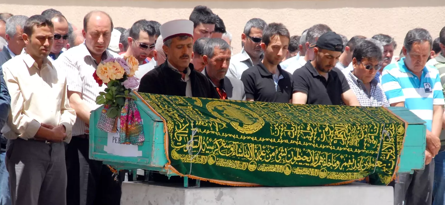 Ayşegül Peköz, Burdur\'da Gözyaşlarıyla Uğurlandı