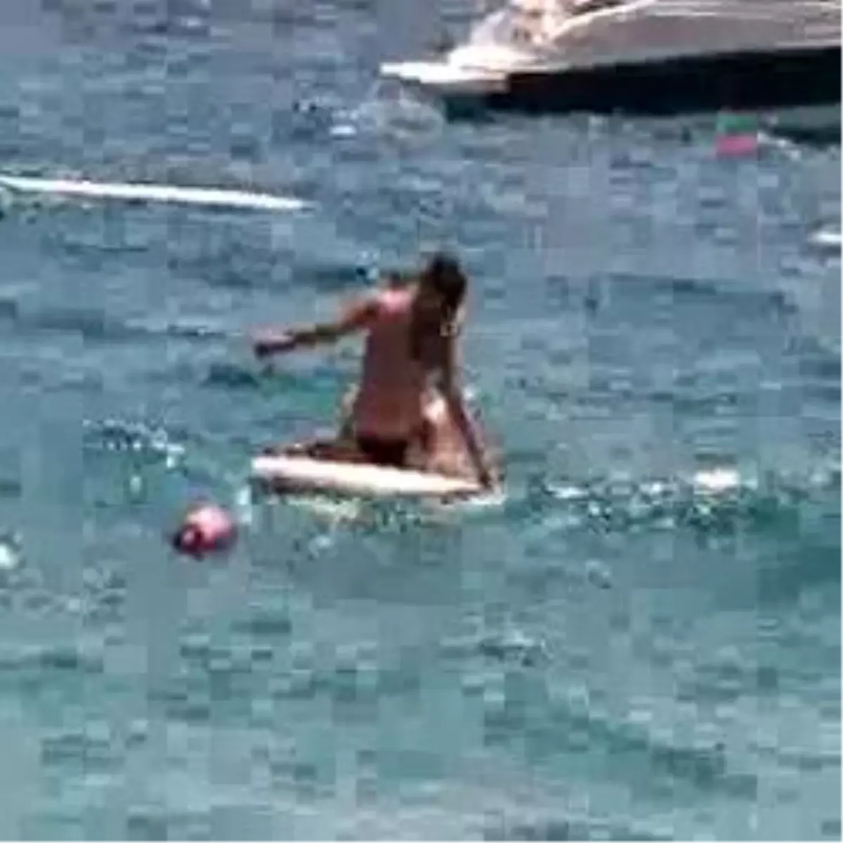 Bodrum Kavruldu, Üstsüzler Plajları Doldurdu