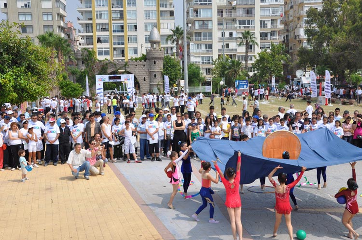 Mersin'de 'Olimpik Gün Koşusu'
