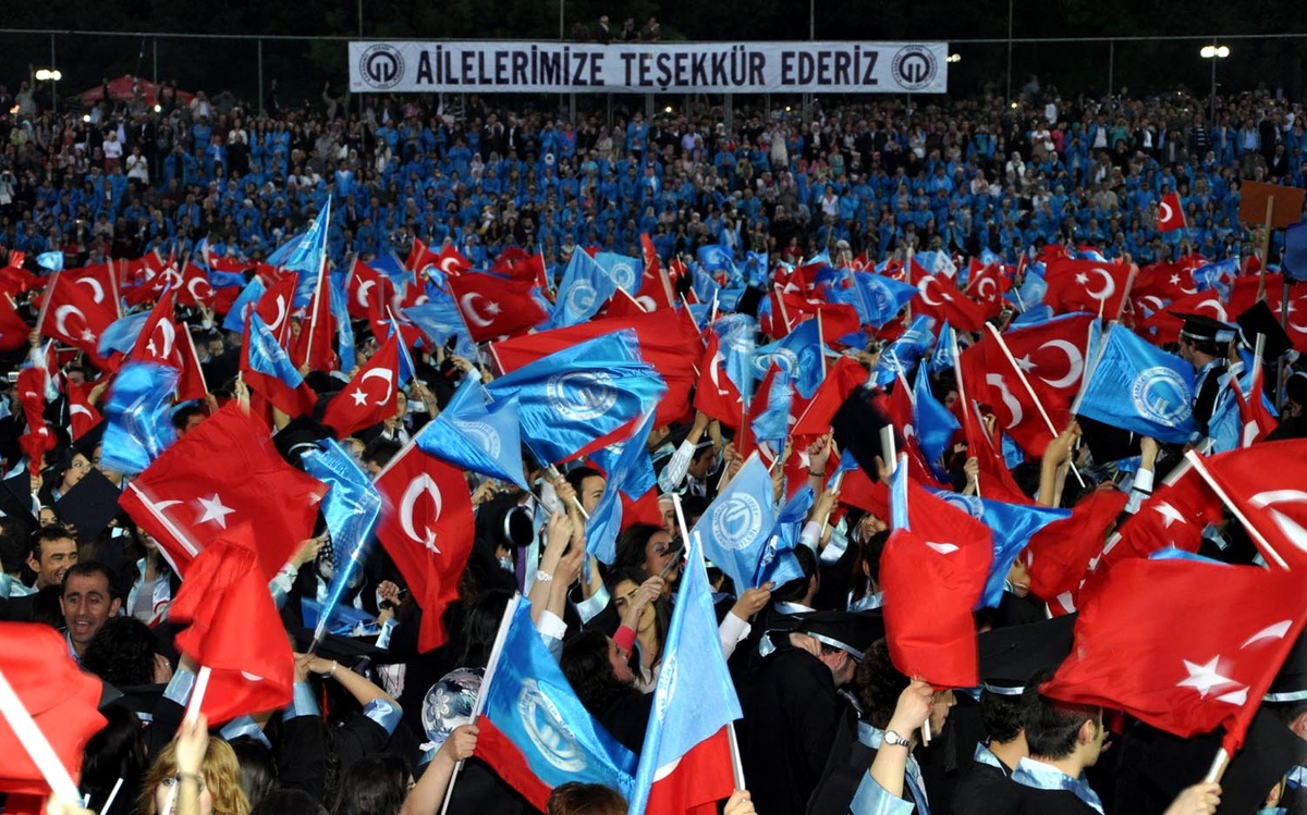 Mezuniyeti Horonla Kutladılar