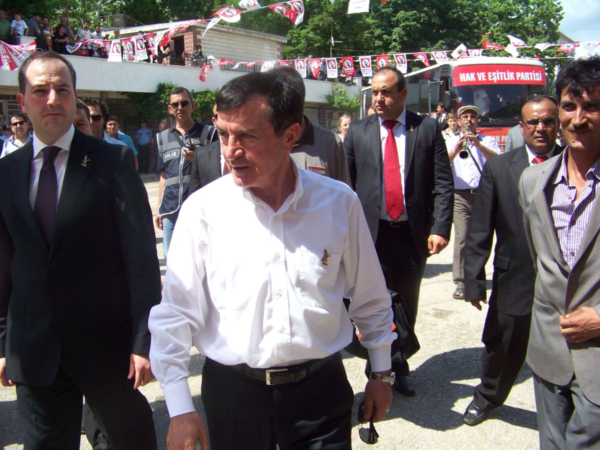 Pamukoğlu: Ülkenin Satıldığını Görmeyenin Anlını Karışlarım