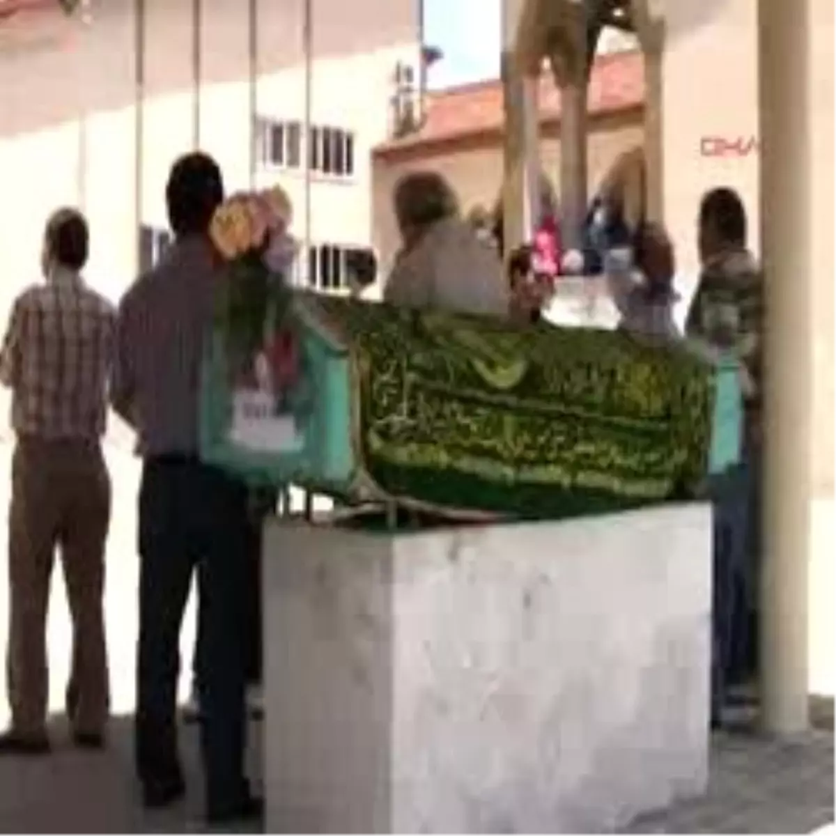 Profesörün Kullandığı Otomobilin Çarpması Sonucu Ölen Hemşire Toprağa Verildi