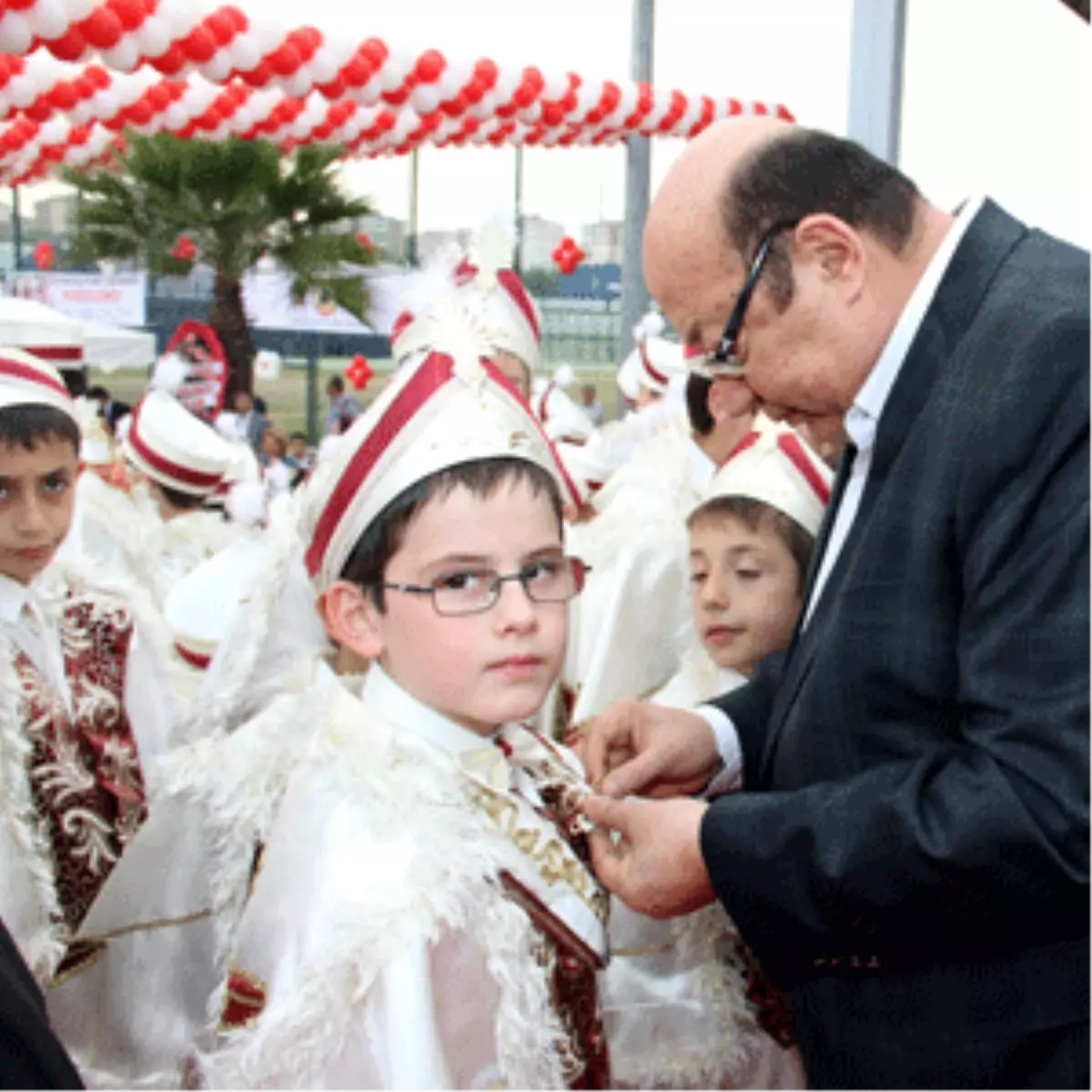 Sünnet Şöleni Sezonu Bakırköy’le Başladı
