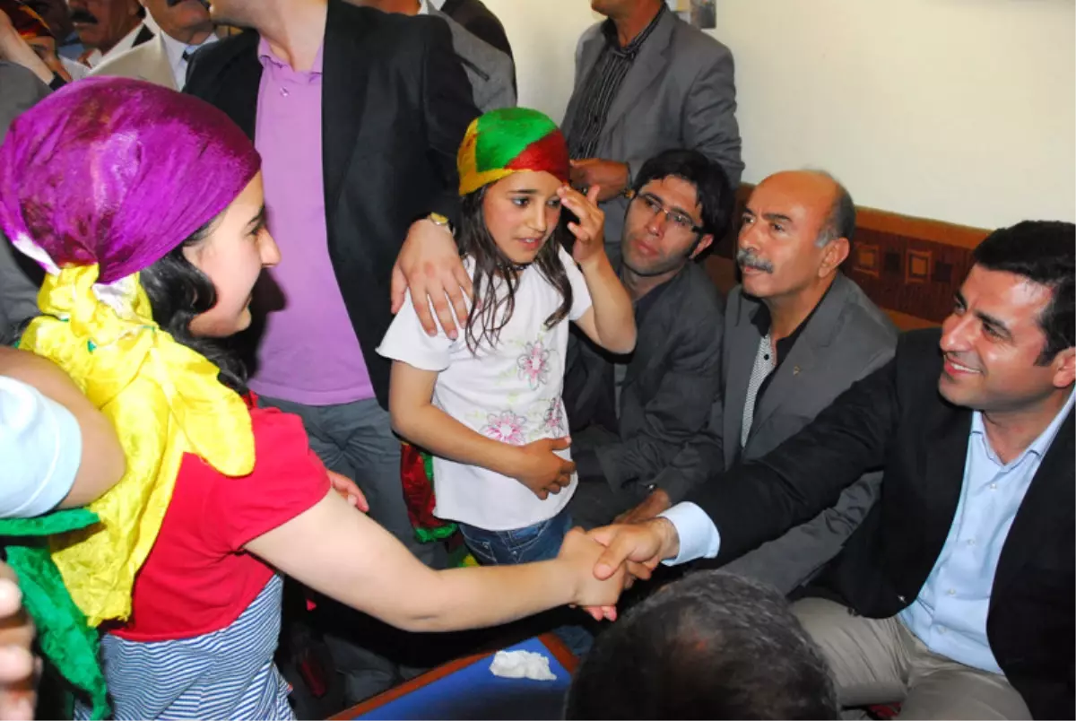 Demirtaş: Utanmadan BDP\'nin Kalesi Başkale\'den Oy İstiyorlar