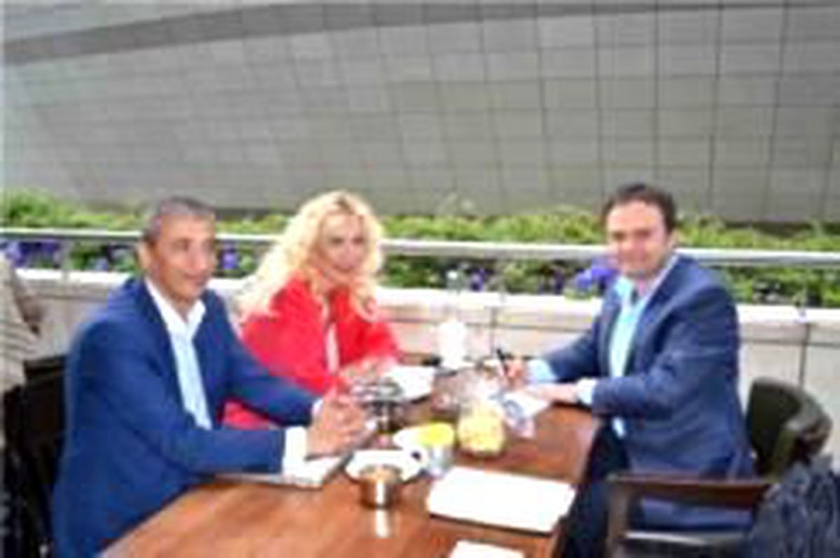 Gizem Özdilli Otogaz İstasyonu Açıyor!