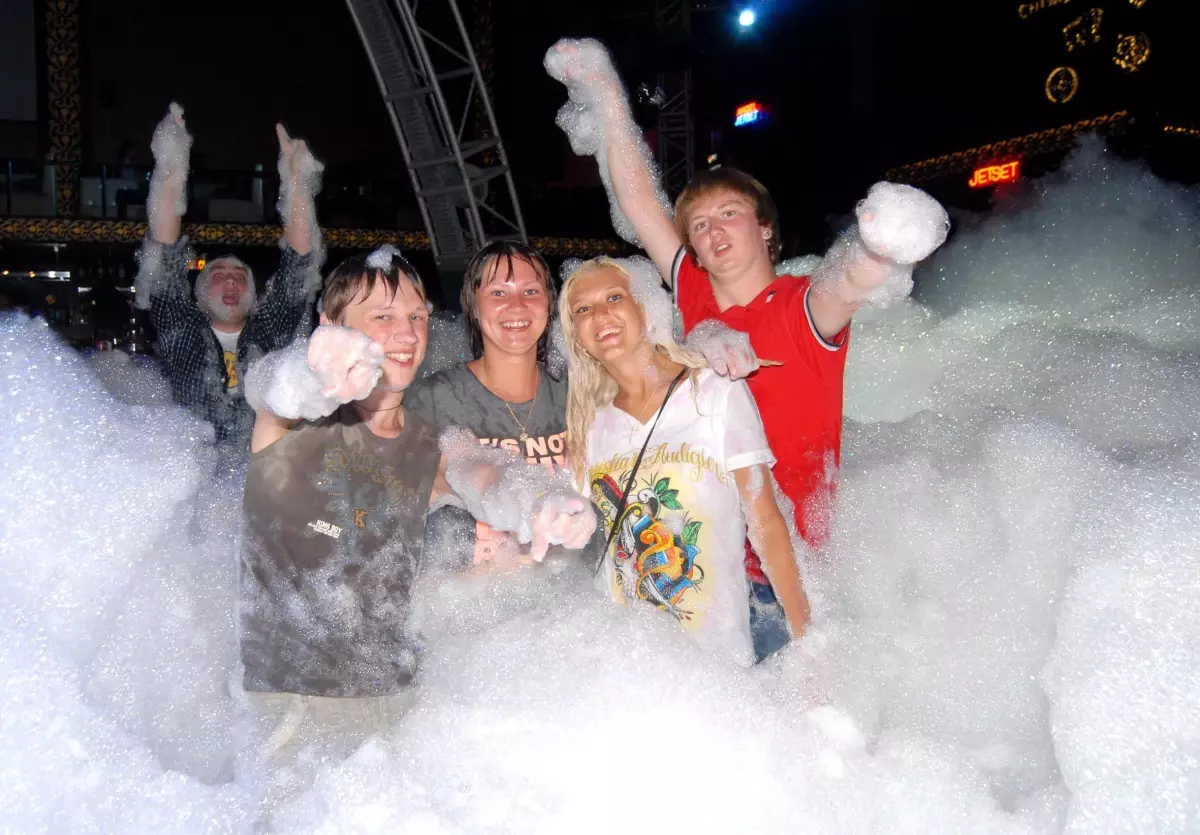 Köpüklü Eğlence Geri Döndü