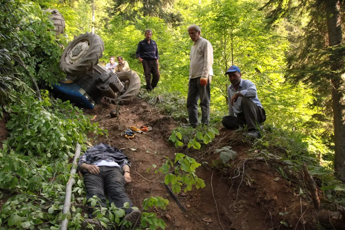 Devrilen Traktörün Altında Can Verdi