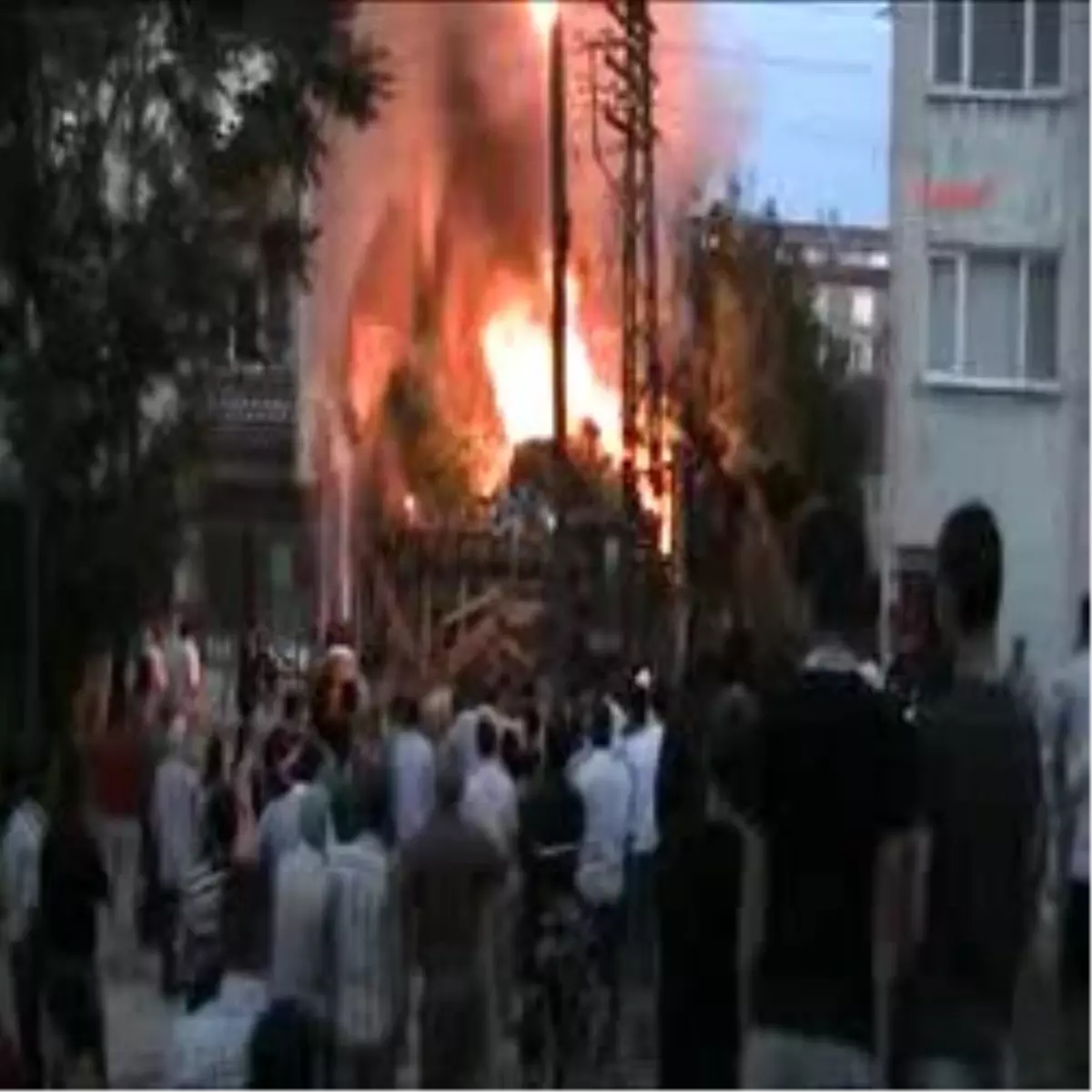 Hurdalıkta Çıkan Yangın Korkuttu