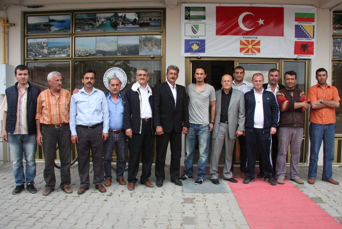 Milli Futbolcu Tuncay’dan Tüm Göçmenler Derneği ne Ziyaret


