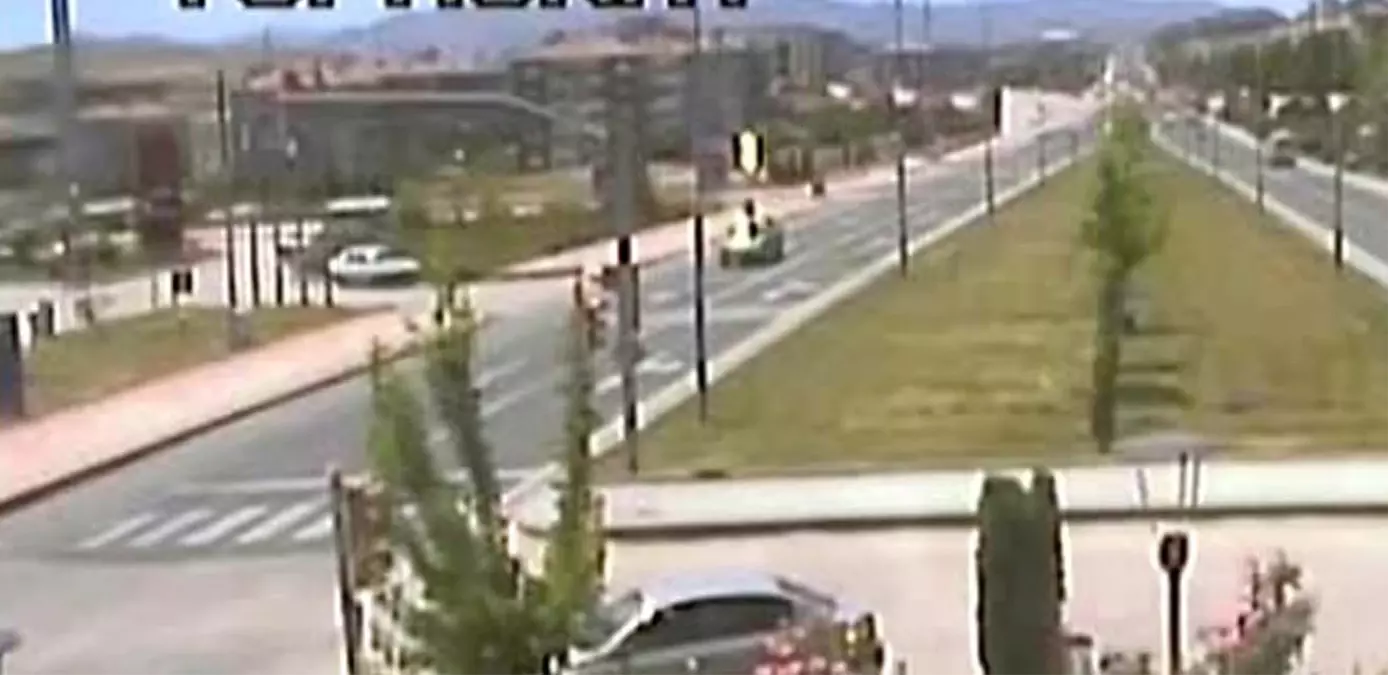 Çekilerek Tamire Götürülen Traktör Devrildi, Üzerindeki Genç Kız Ağır Yaralandı