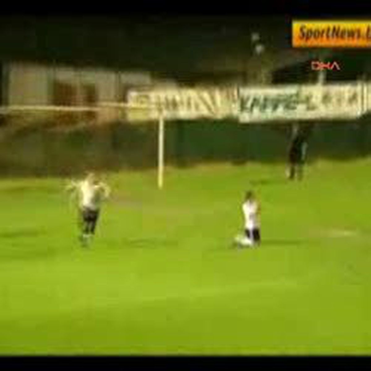 Futbol Tarihinde Bir İlk! / Video