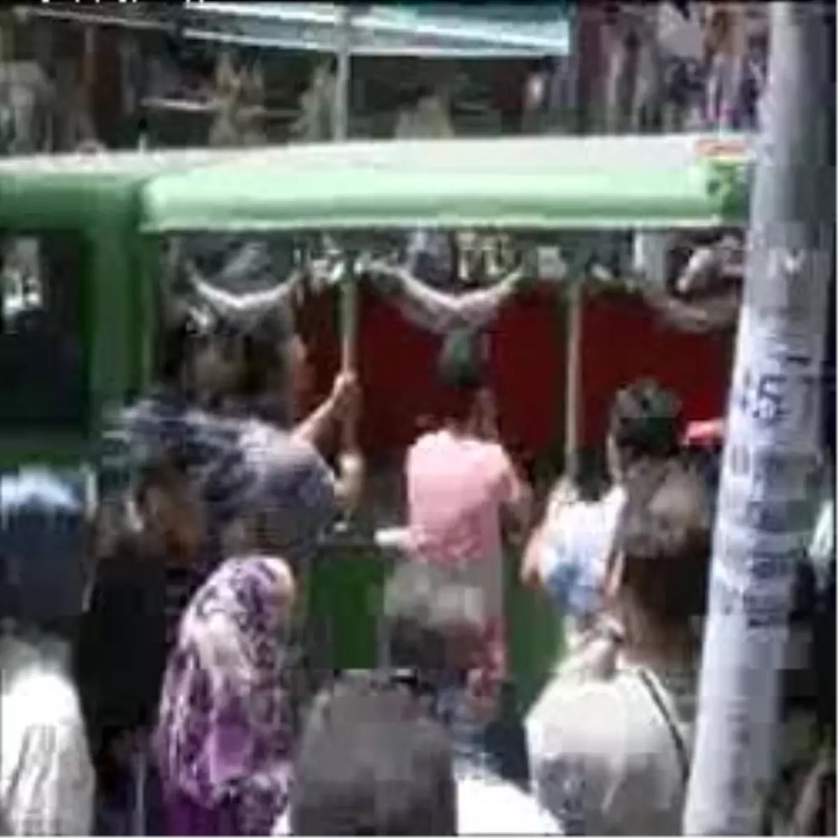 "Yalnız Kalıyor Orada "