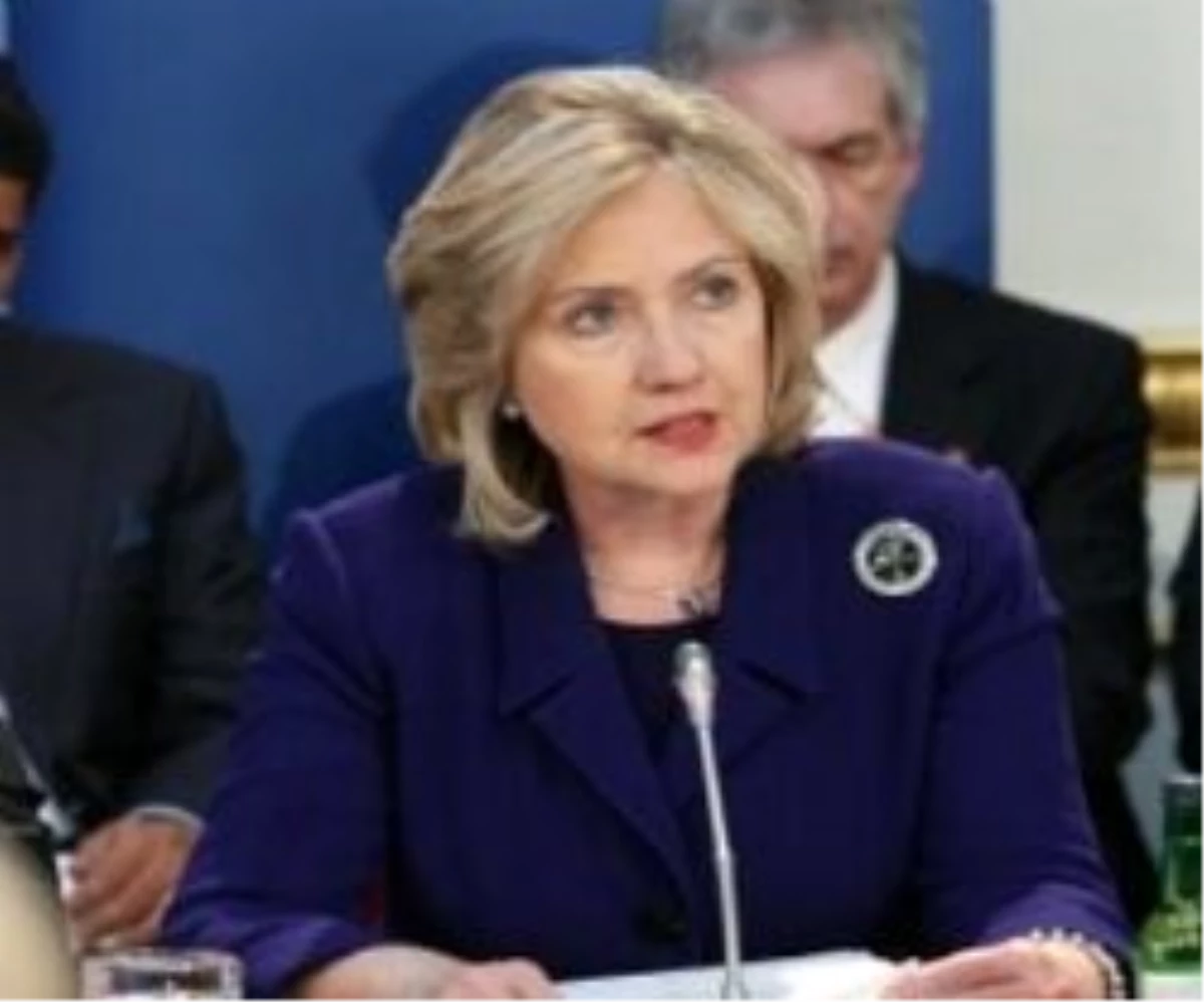 Clinton: Libya\'da İktidarın Devri Olasılığı Var