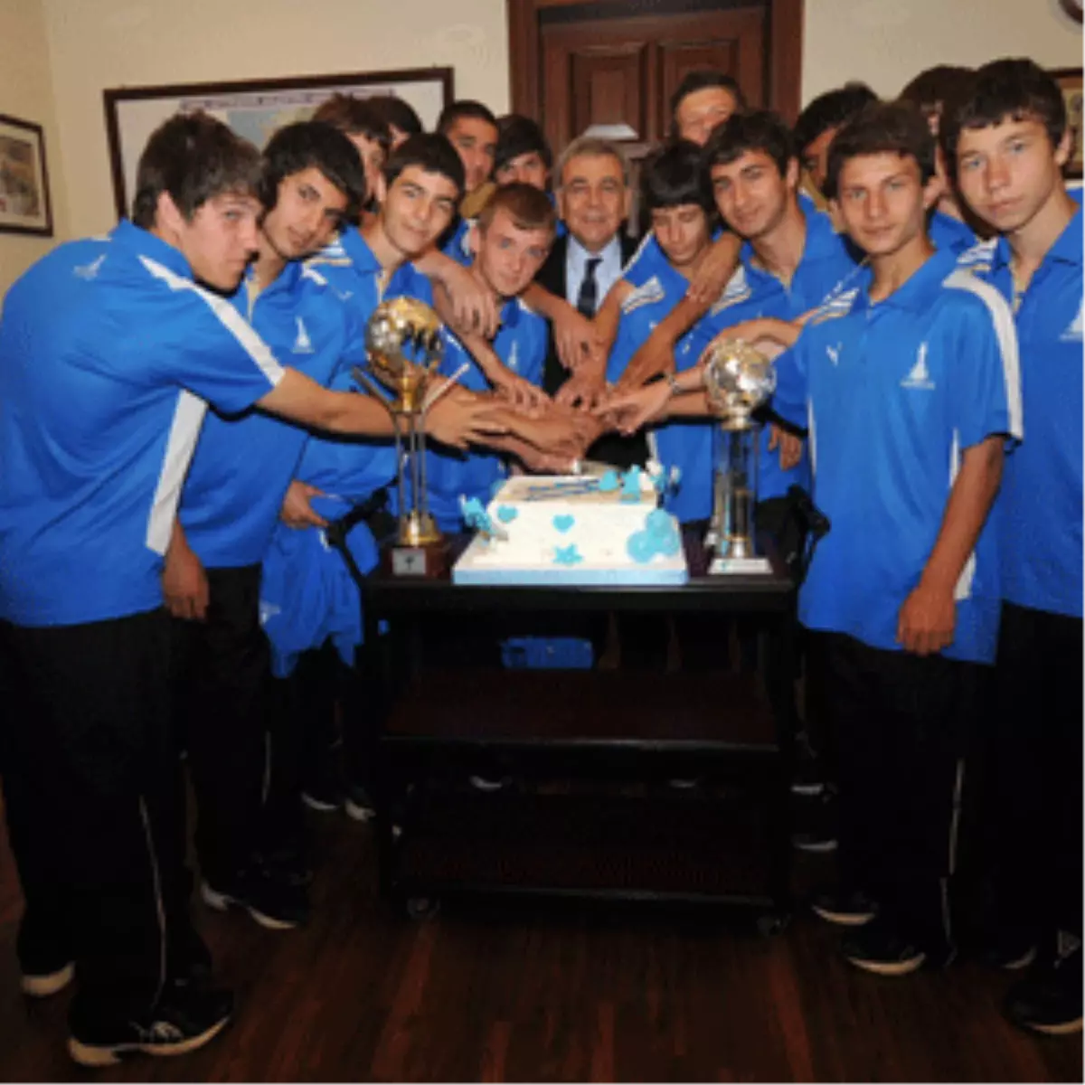 Dünyalar Bizim Oldu