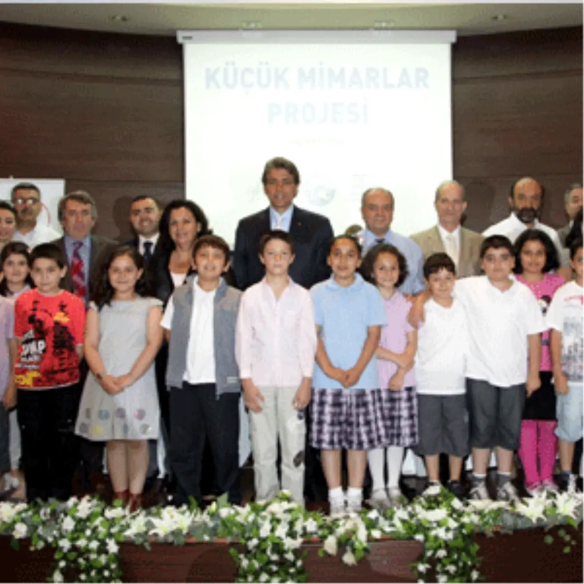 
Fatihli Küçük Mimarlar, Okul Bahçesinin Yenileme Projesi İçin Yarıştı
