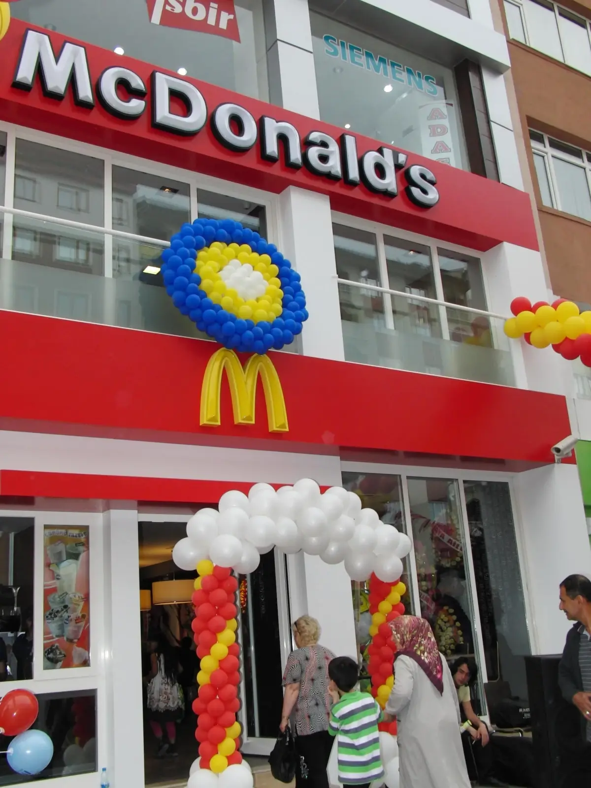 Mcdonald\'s, Türkiye\'deki En Büyük Şubesini Sivas\'ta Açtı