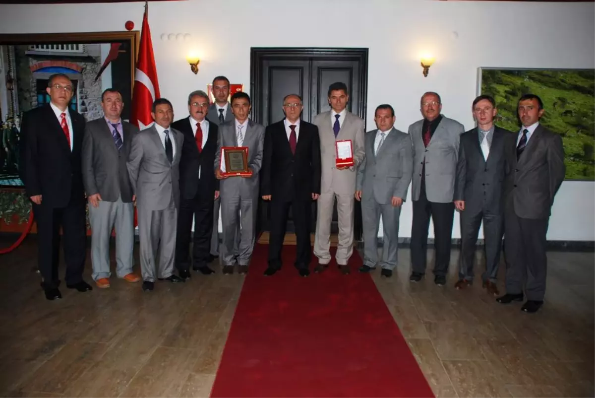 Türkiye 3\'üncüsü Ekip, Vali Özçimen\'i Ziyaret Etti